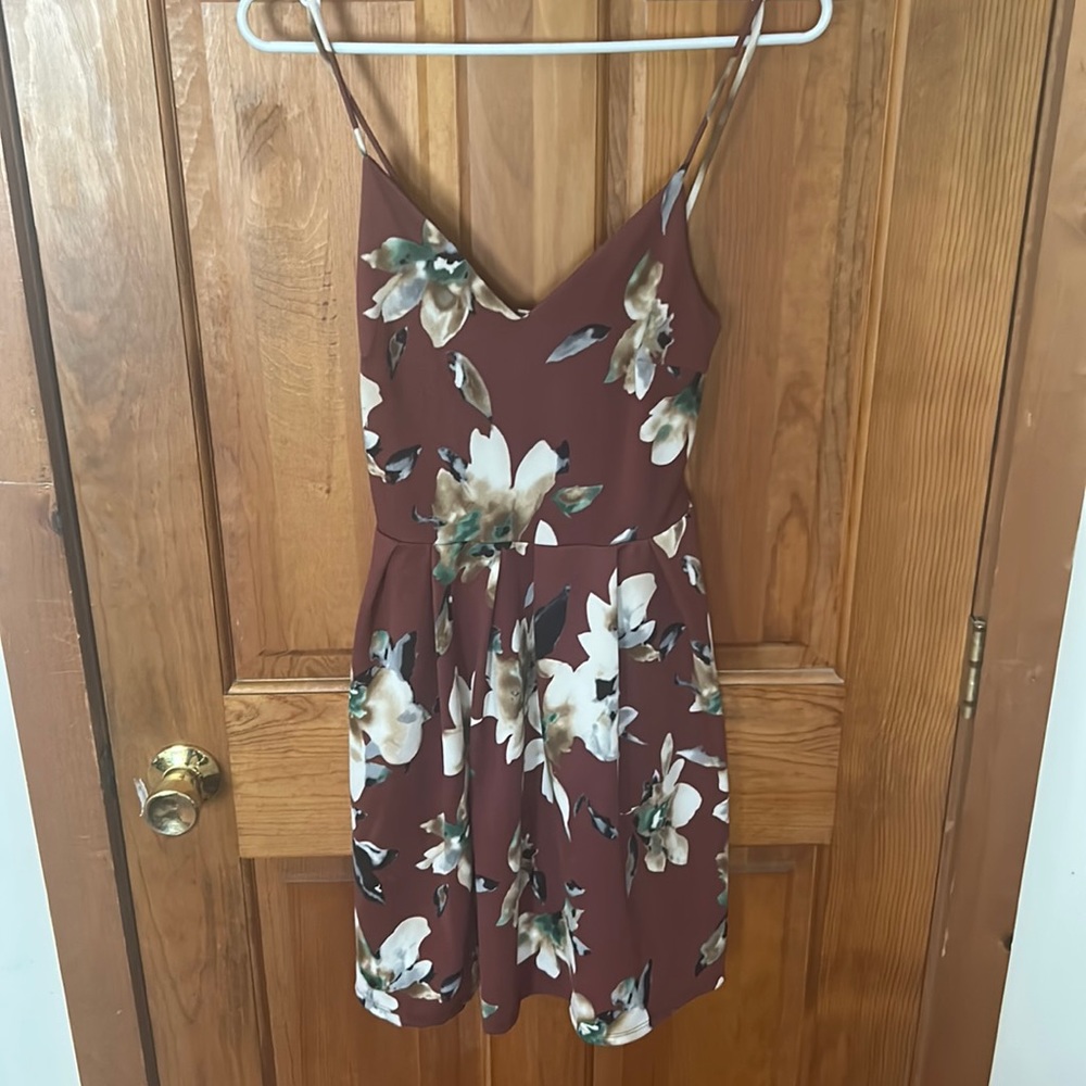 Super cute and flattering mini dress.